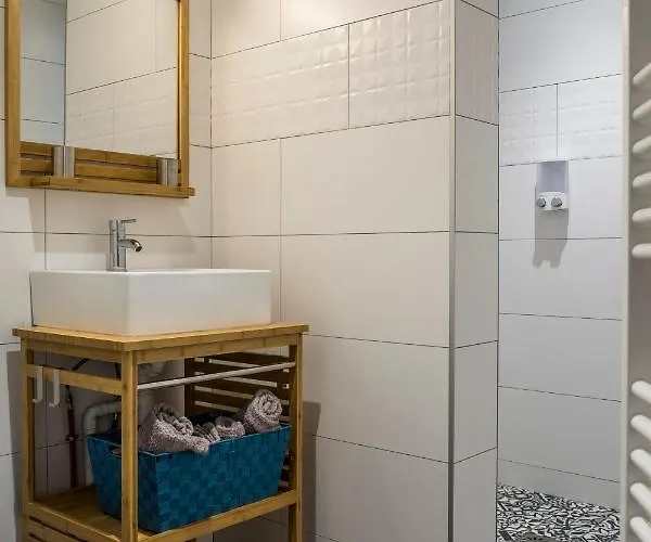 Cosy Face A La Basilique Saint Remi Daire