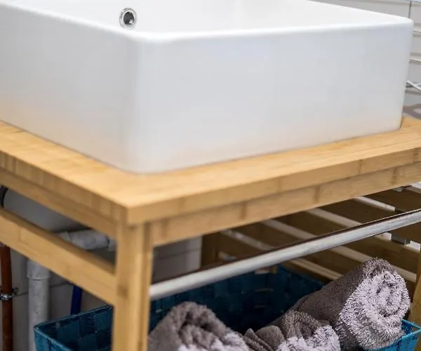 Cosy Face A La Basilique Saint Remi